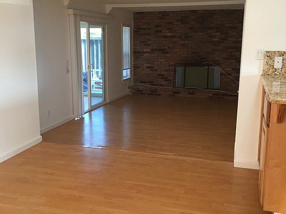 3rd image of 957 Pomeroy Ave