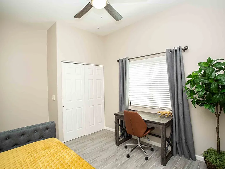 Secondary bedroom/office