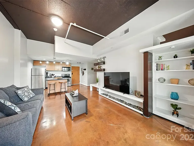 715 N Church St #215 — Photo 3