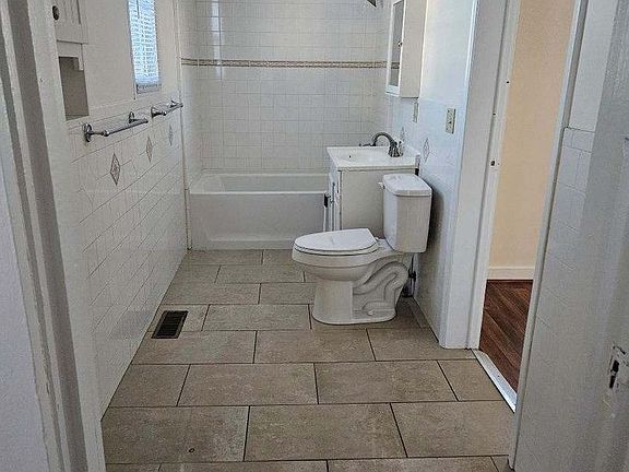 5th image of 595-597 Zanesville Ave #597