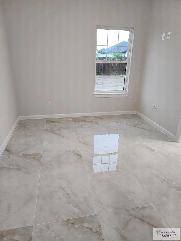 4 bed, 3.0 bath, 1368 sqft, $2,300 — Photo 4