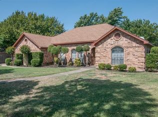 409 Miranda Ter, Bedford, TX 76021