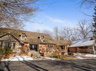 32870 Bingham Ln, Bingham Farms, MI 48025