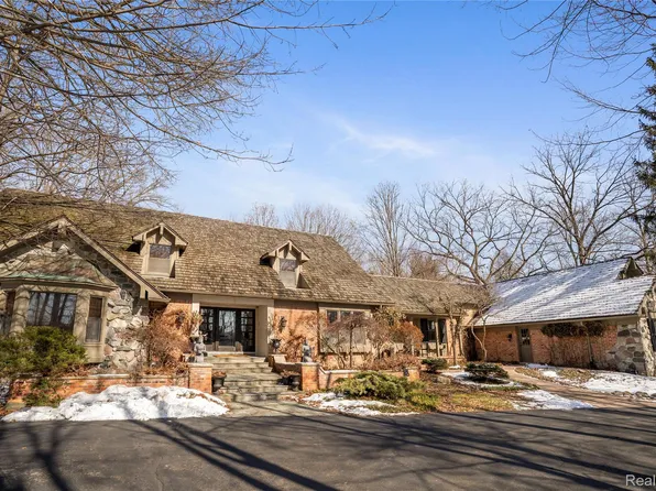 32870 Bingham Ln, Bingham Farms, MI 48025