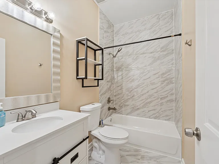 2809 W Jefferson St — Photo 10