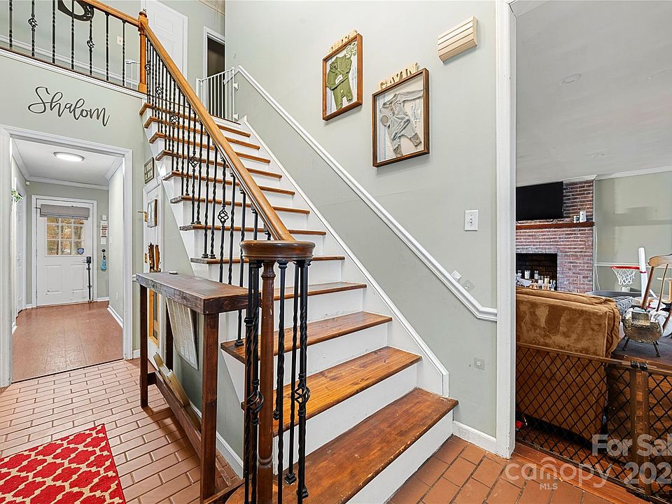 1st image of 421 Saddlewood Dr