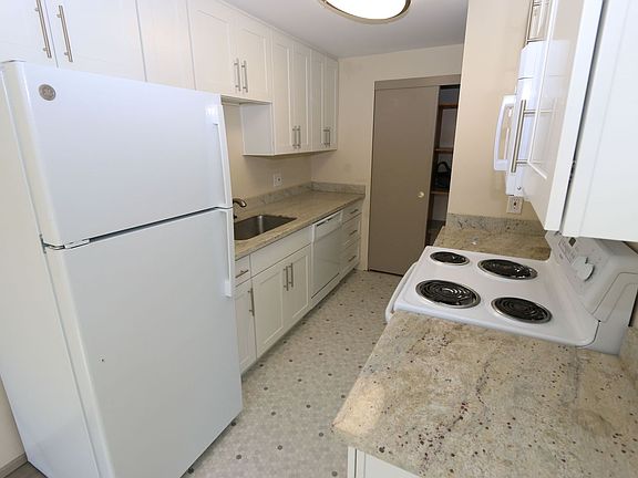4th image of 1115 6th Ave N APT 202