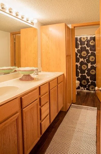 370 W Cherry St — Photo 3