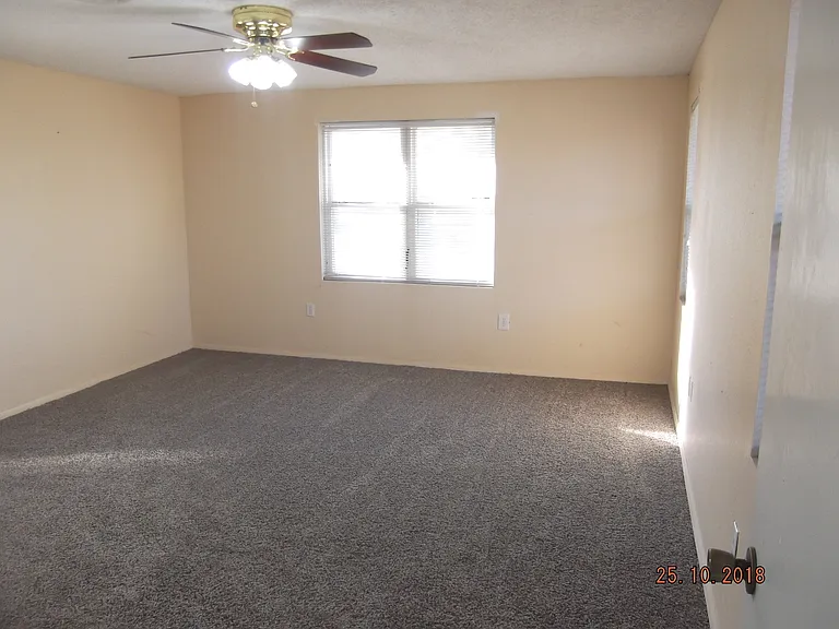 904 W Hefner Rd — Photo 8