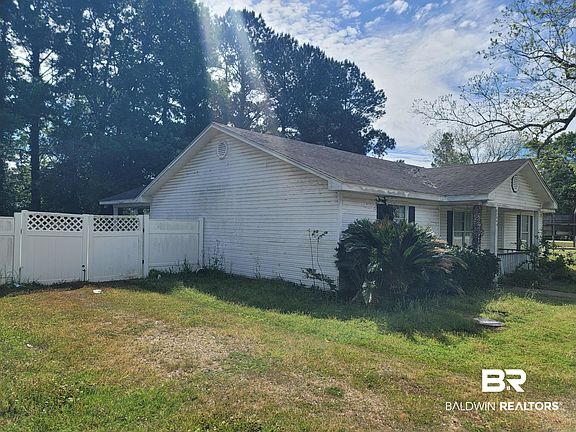 3rd image of 23280 Fountain St