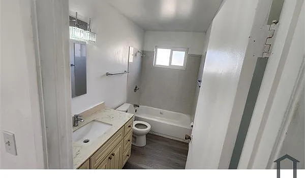 9220 Bancroft Ave #D — Photo 6