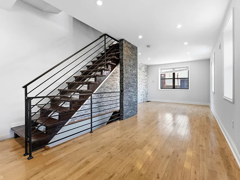 2100 Cross St — Photo 29