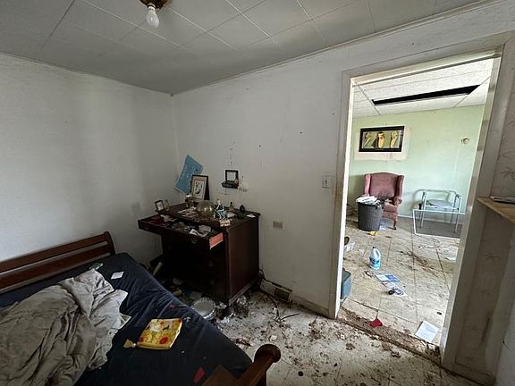 5th image of 10643 S Hoxie Ave