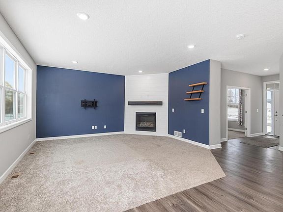 3rd image of 200 Franklin Ave W