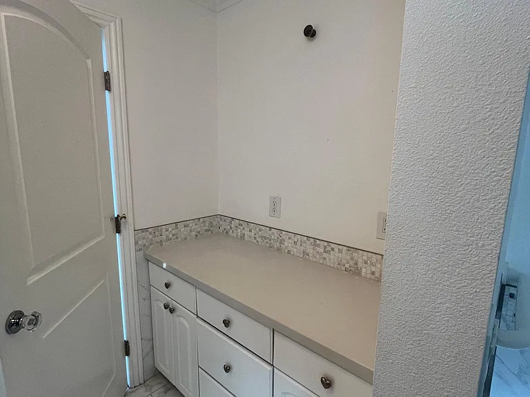 407 N Clinton St — Photo 39