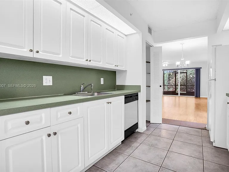 900 SW 142nd Ave #115L — Photo 2