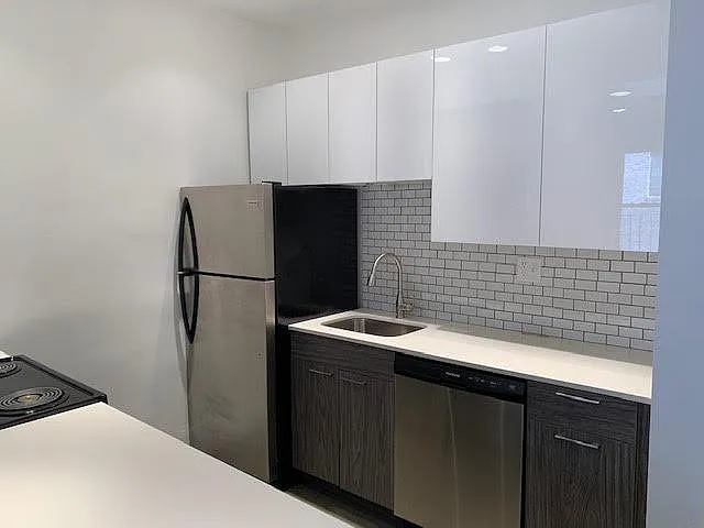 55 Queensberry St — Photo 3