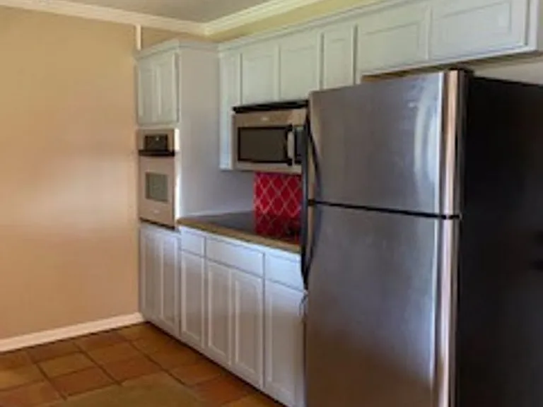 2250 Greenbriar Dr — Photo 8