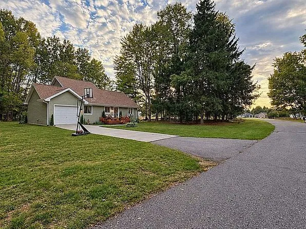 9721 Willow Rd, Stanwood, MI 49346