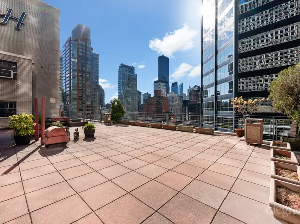 211 East 53rd Street image 7 of 7