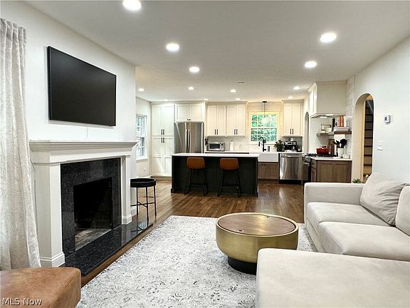 5th image of 20912 Beachwood Dr