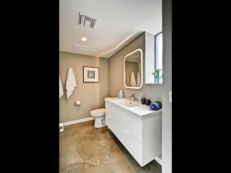 206 E Portland St — Photo 11