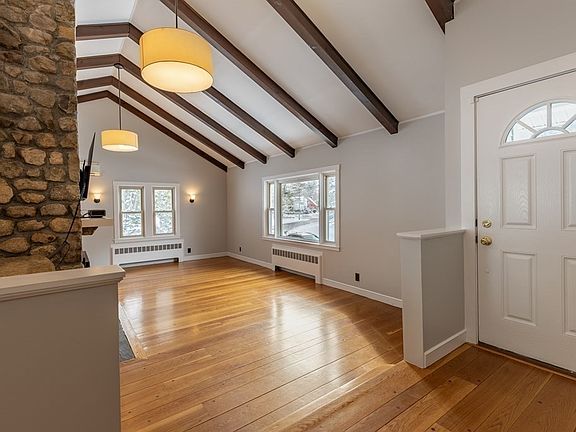 4th image of 40 Wildwood Dr