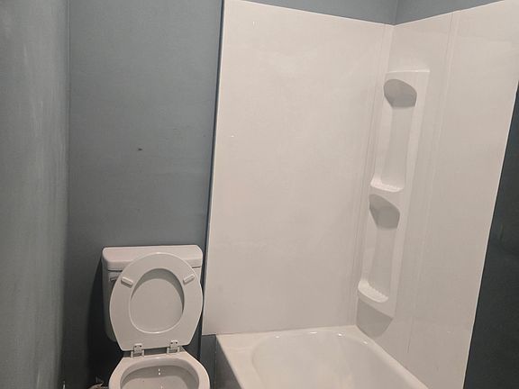 4th image of 254 Columbia St #2