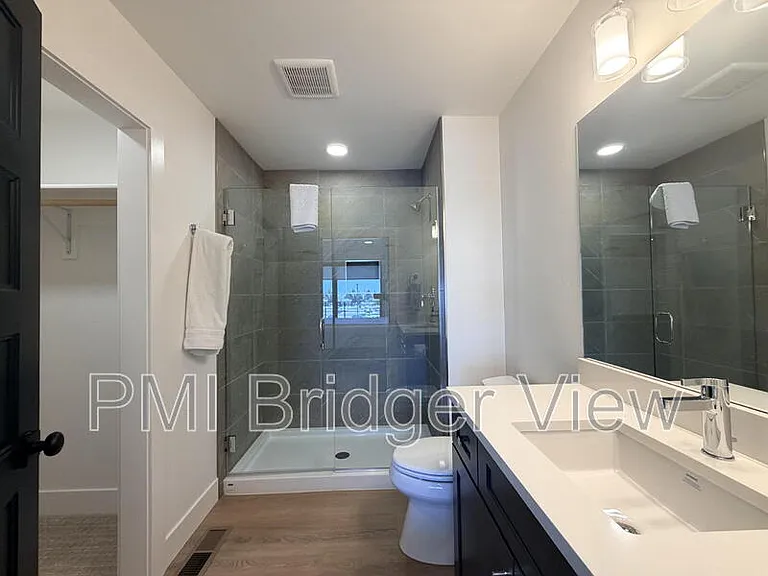 315 W Peach St #1 — Photo 25