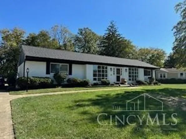 8890 Meadow View Dr, West Chester, OH 45069