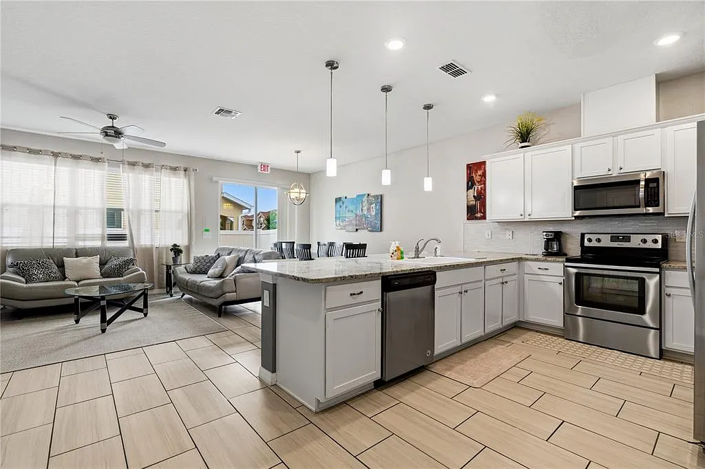 4 bed, 3.5 bath, 1649 sqft, $2,600 — Photo 4