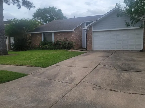 3030 Shawnee Dr, Sugar Land, TX 77479