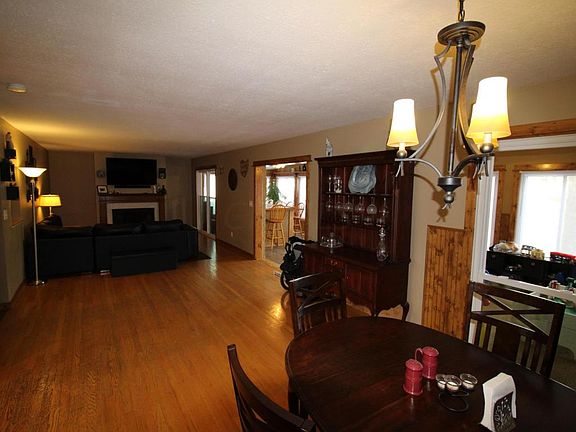 3rd image of 162 Cottswold Dr