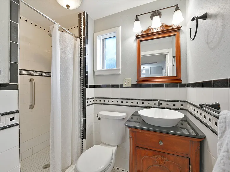 3427 Avenue L — Photo 13
