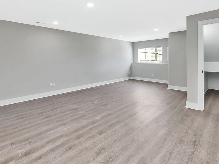 5298-5300 N Toben Dr — Photo 15