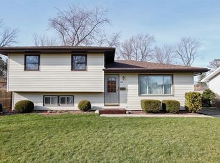 305 Rosehill Dr, Lemont, IL