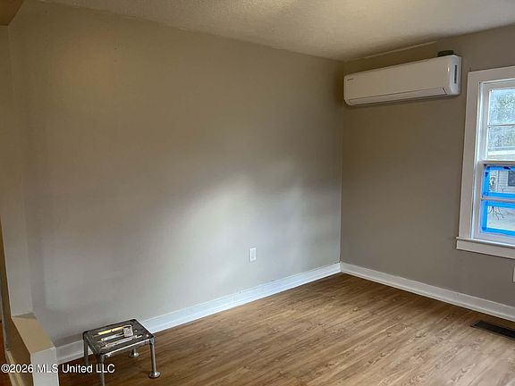 3rd image of 5552 Terry Rd