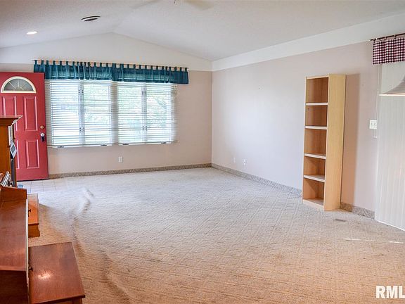 5th image of 305 N Indiana Ave