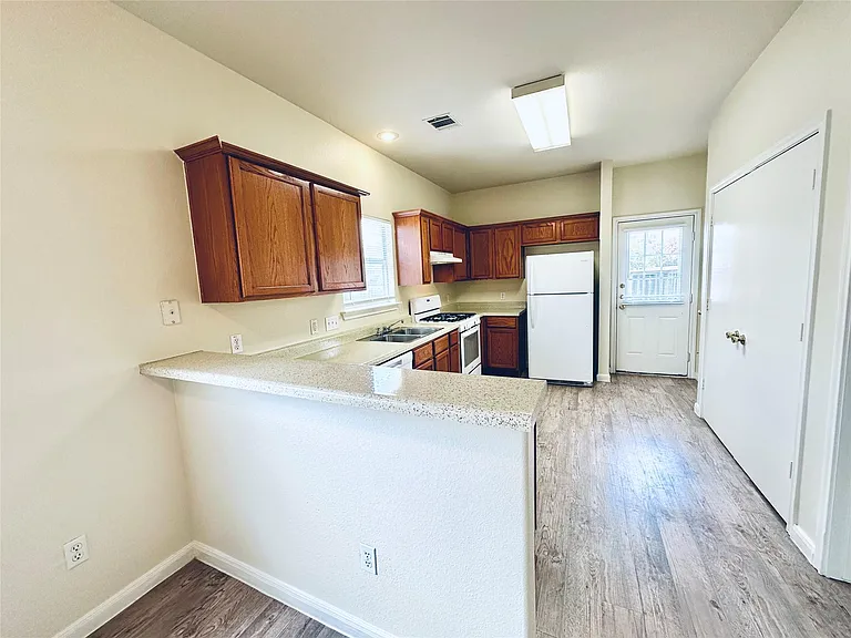 2873 Southampton Way #B — Photo 10