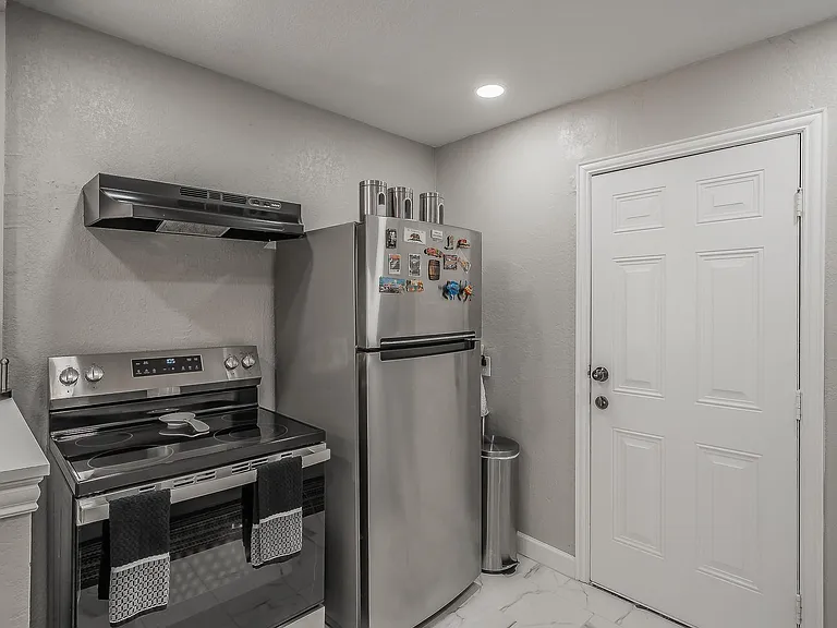 4506 Roberts Ave — Photo 7