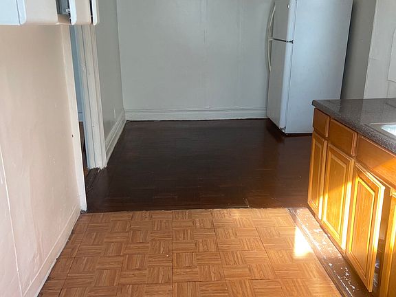 4th image of 702 Bristol St APT 2R