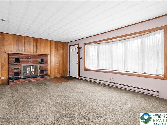 4th image of 5824 Holiday Dr