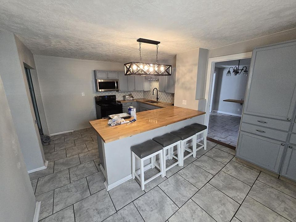 2nd image of 1809 Rowley Ave