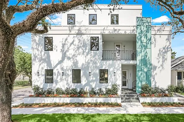 2431 State St — Photo 2