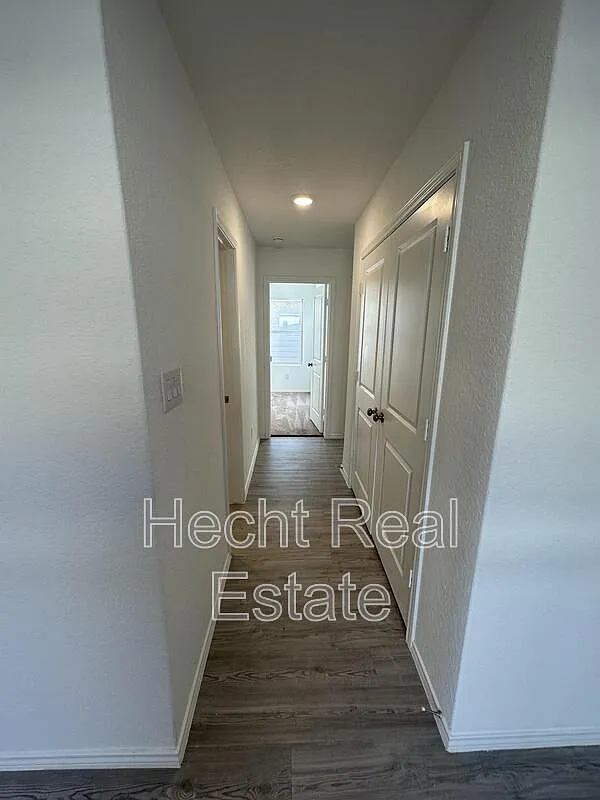 4 bed, 2.0 bath, 1627 sqft, $1,700 — Photo 3