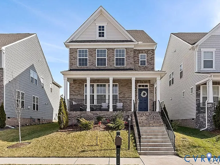 16913 Thornapple Run — Photo 1