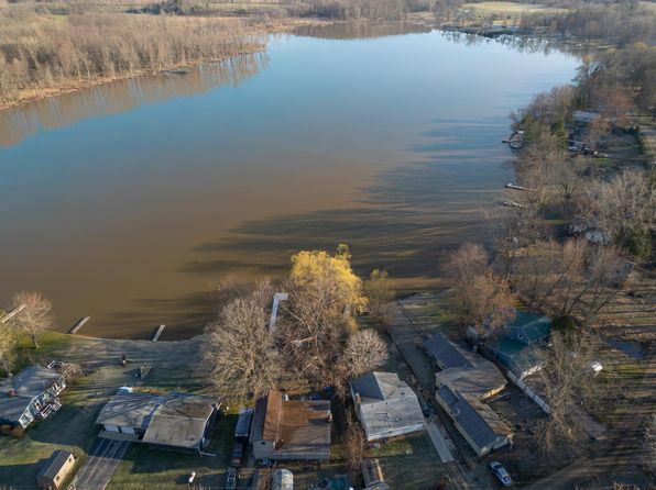 6860 Lakeview Dr, Bellevue, MI 49021