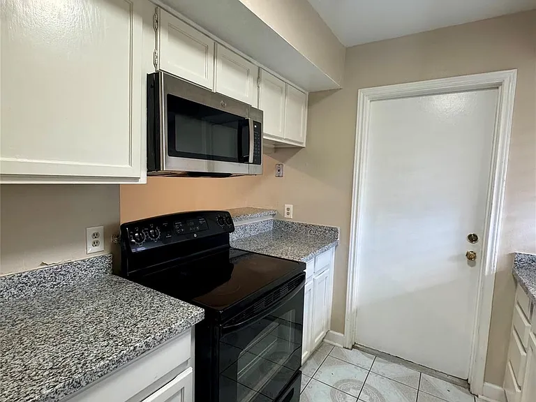10249 Colony Ct — Photo 6