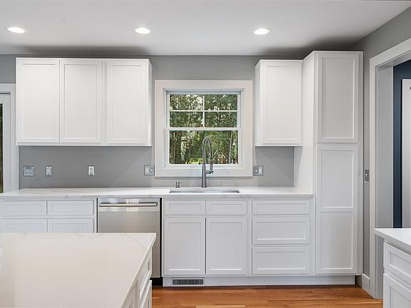 4th image of 102 Eagle Dr #&-203