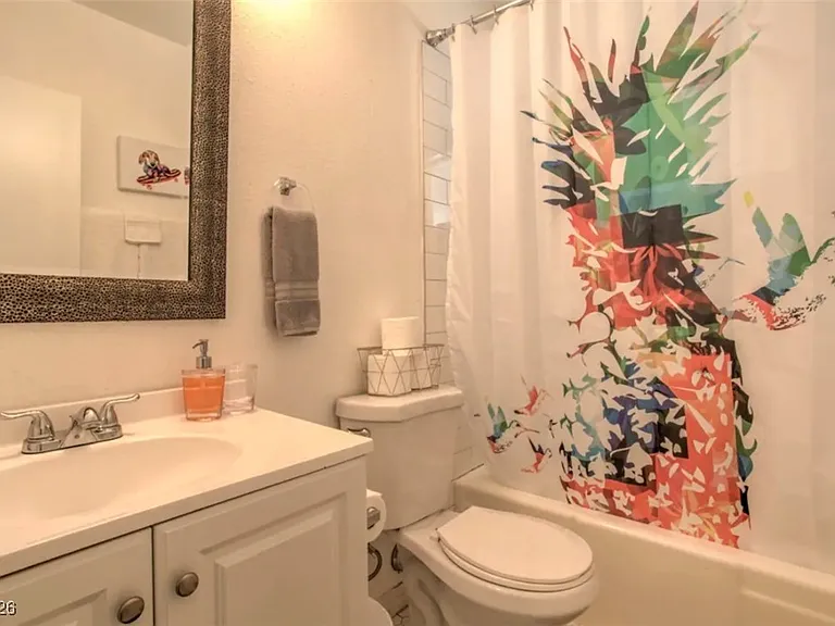 308 S 10th St #C — Photo 12